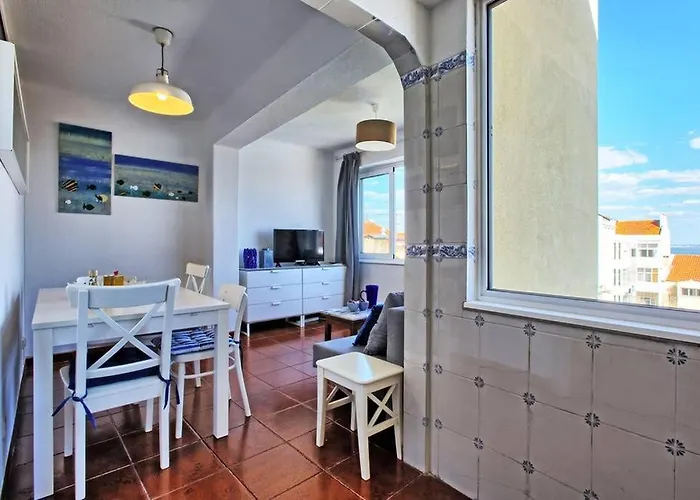 Centre Avec Vue Incroyable Sur La Mer